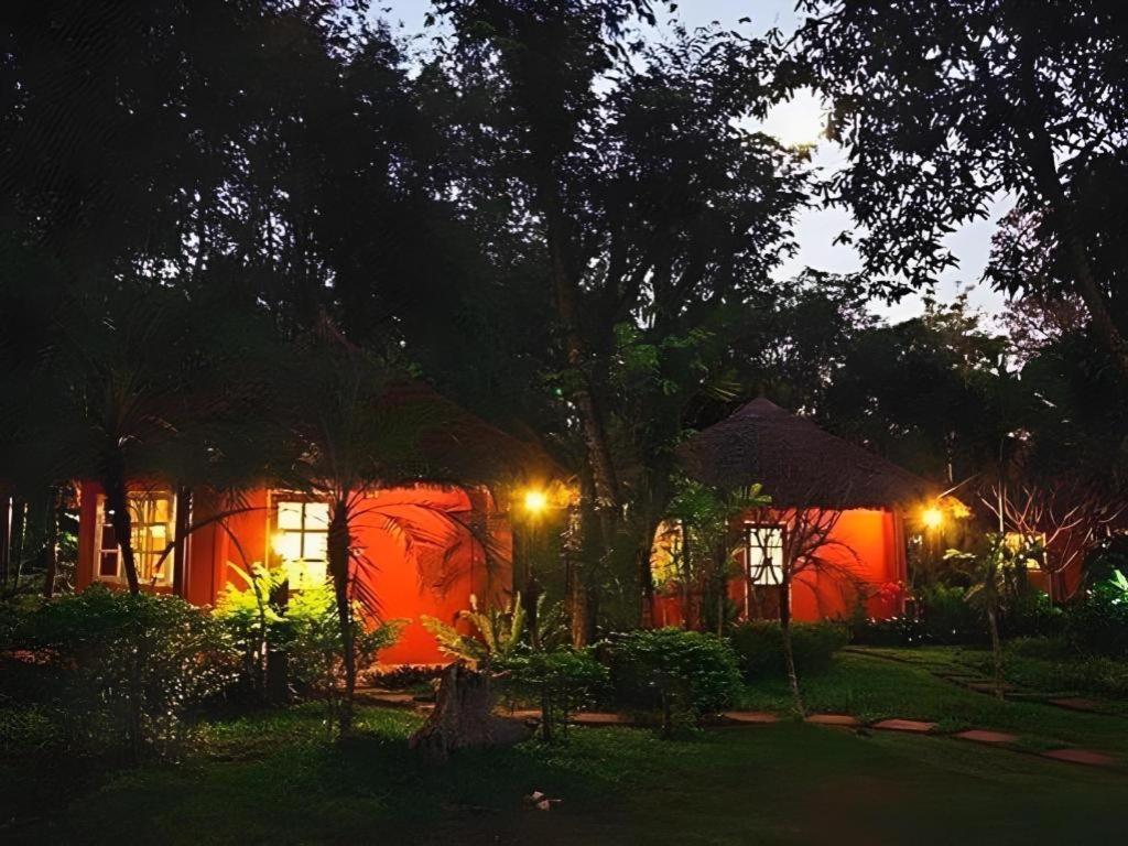 Natural Park Resort De Wang Thong Пхитсанулок Экстерьер фото