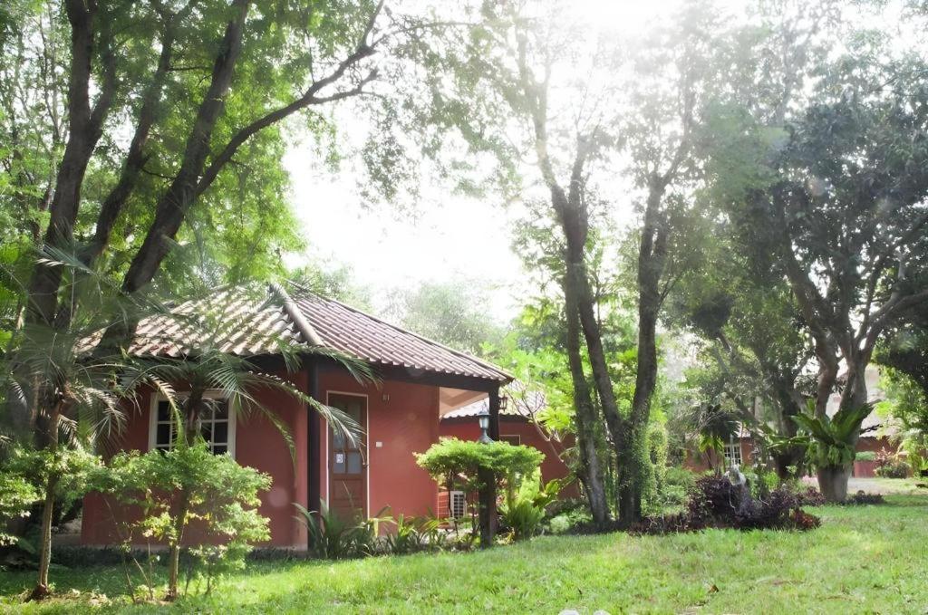 Natural Park Resort De Wang Thong Пхитсанулок Экстерьер фото