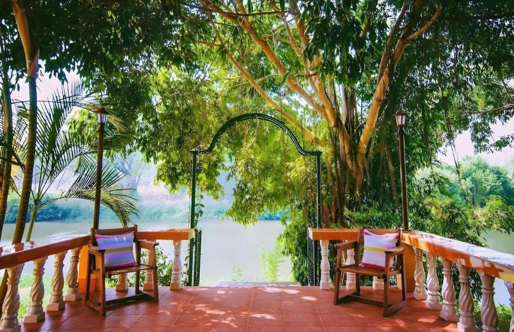 Natural Park Resort De Wang Thong Пхитсанулок Экстерьер фото